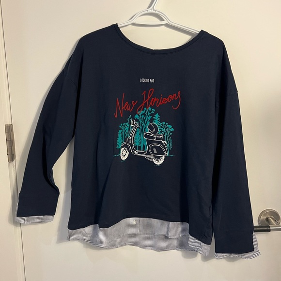 Beautiful navy blue top from a company called Springfield. It’s from Europe - Picture 5 of 8